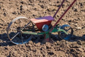 Read more about the article seed drill for corn , Soybeans and peanuts