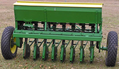 Read more about the article What is a good seed drill for a smaller farm (5-10 acres) ?